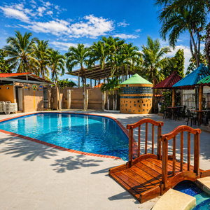 Pasadía con Piscina + Playa + Almuerzo y Bebida desde $15 en Bay View Hotel
