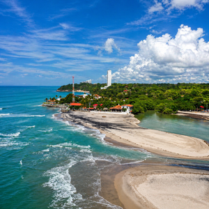 Pasadía con Piscina + Playa + Almuerzo y Bebida desde $15 en Bay View Hotel