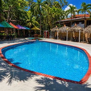 Pasadía con Piscina + Playa + Almuerzo y Bebida desde $15 en Bay View Hotel