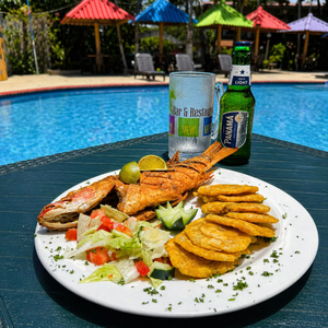 Pasadía con Piscina + Playa + Almuerzo y Bebida desde $15 en Bay View Hotel