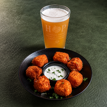2 Horas de Classic Open Bar de Cervezas Artesanales para 2 + Beer Bites por $20 en Hops Panamá