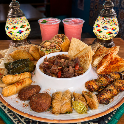 Bandeja Turca para 2 Personas con Shawarma, Quesadillas, Kibbe, Falafel, Hummus, Bebidas y Baklavas por $25 en Estambul Turkish Delight