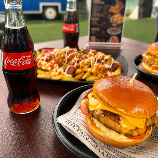 2 Pork Burgers+ Salchipapa Grande + 2 Sodas por solo $15 en Bokattos