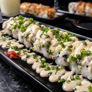 3 Sushis + 1 Entrada de Gyozas y 2 Bebidas por $15 en Sushi Street