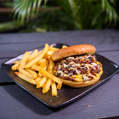 Paga $12 y consume $20 en todo el menú de bebidas y comidas en Score y Sabor
