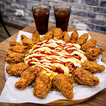 20 Alitas + 1 Salchipapa Gigante + 2 Bebidas por solo $14 en Alitas Salvajes Pub