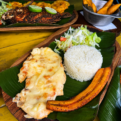 4 Platos a Elegir + Entrada de Empanadas + 4 Bebidas por $30 en Locombia