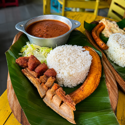 4 Platos a Elegir + Entrada de Empanadas + 4 Bebidas por $30 en Locombia