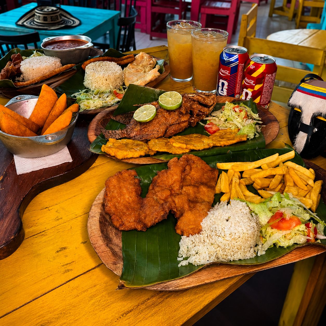 4 Platos a Elegir + Entrada de Empanadas + 4 Bebidas por $30 en Locombia