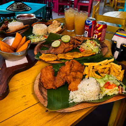 4 Platos a Elegir + Entrada de Empanadas + 4 Bebidas por $30 en Locombia