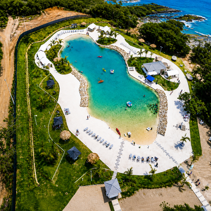 Day Pass para 2 Adultos o 2 Adultos + 2 Niños + Delicioso Combo de Comida desde $45 en Bay Club Playa Dorada