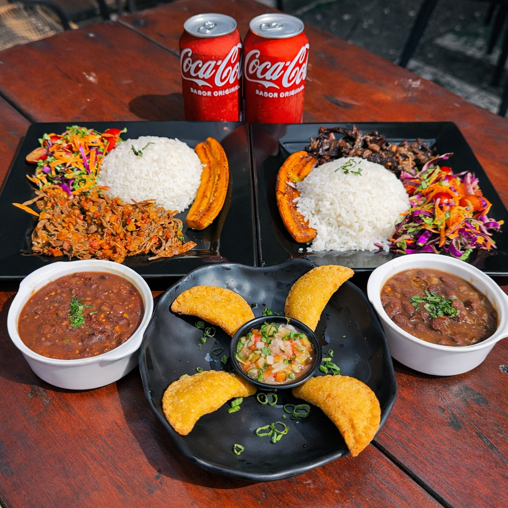 2 Menús Lunch Completos + Entrada de 4 Empanaditas + 2 bebidas por solo $15 en Carpe Diem Terrace