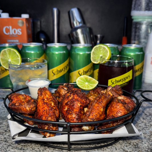 Open Bar de Ron o Seco y Sangría + 10 Alitas para 2 Personas por $12 en La Hincha Brava Sport Bar