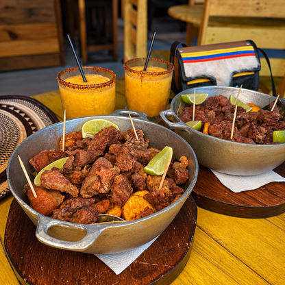 2x1 en Cazuelas de Chicharrón + 2 Bebidas por $15 en Locombia