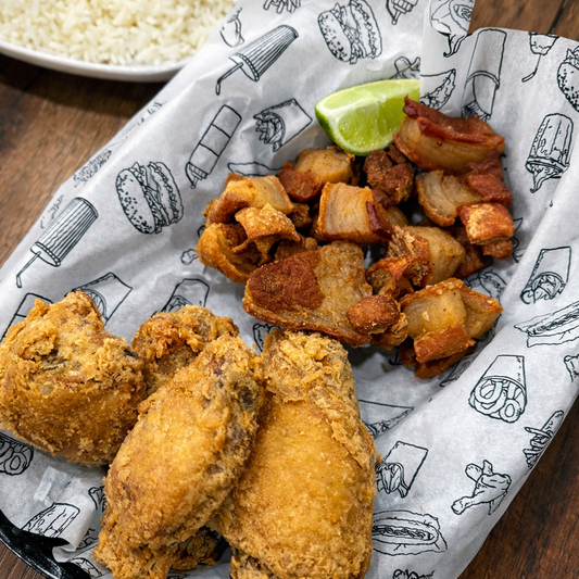 2 Platos Fuertes + Chicharrón + Alitas: Almuerzo para 2 personas en Alitas Salvajes Pub por solo $12