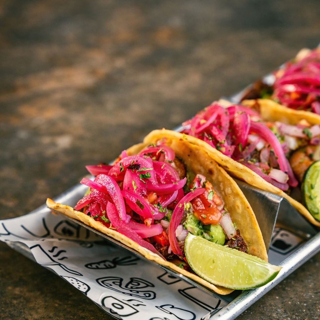 Combo Mañoso: Nachos + 2 Tacos de Carne + 2 Cervezas o Sodas por $20 en El Perico Mañoso