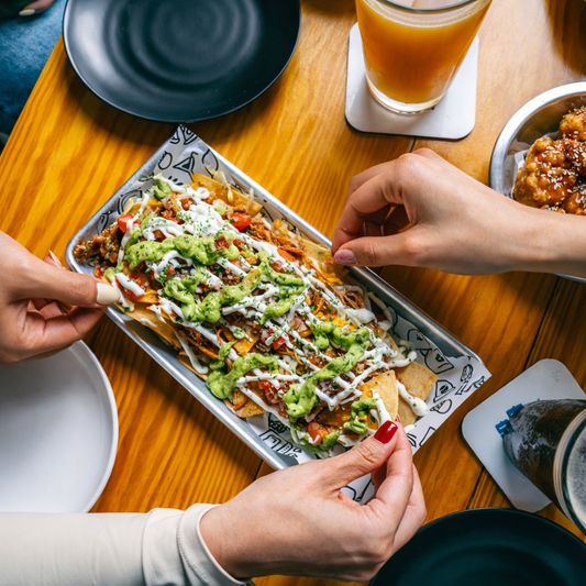 Combo Mañoso: Nachos + 2 Tacos de Carne + 2 Cervezas o Sodas por $20 en El Perico Mañoso