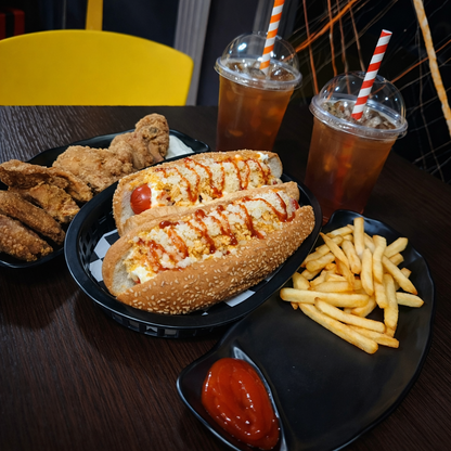 2 Hot Dogs + 8 Alitas con Papas Fritsa + 2 Té Fríos Refill por solo $10 en Rápido y Sabroso