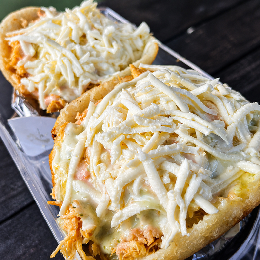 2 Arepas de Pollo Chicharrón + Empanadas + 2 Bebidas por solo $15 en Arepitas Q Chimba
