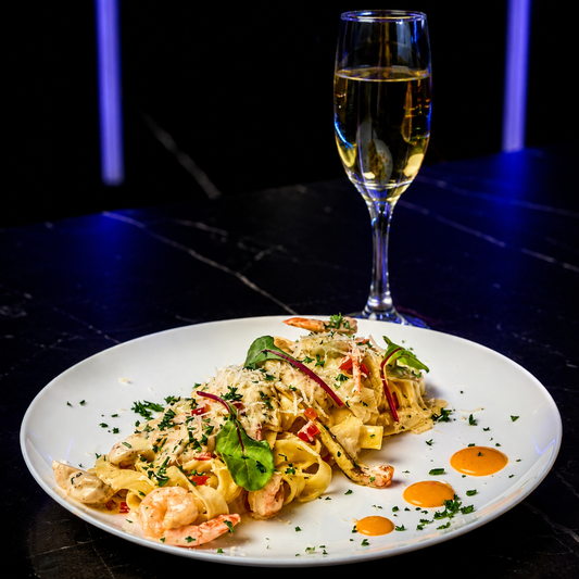 Paga $10 y Consume $18 en Comidas y Bebidas en Zone Xtreme VIP