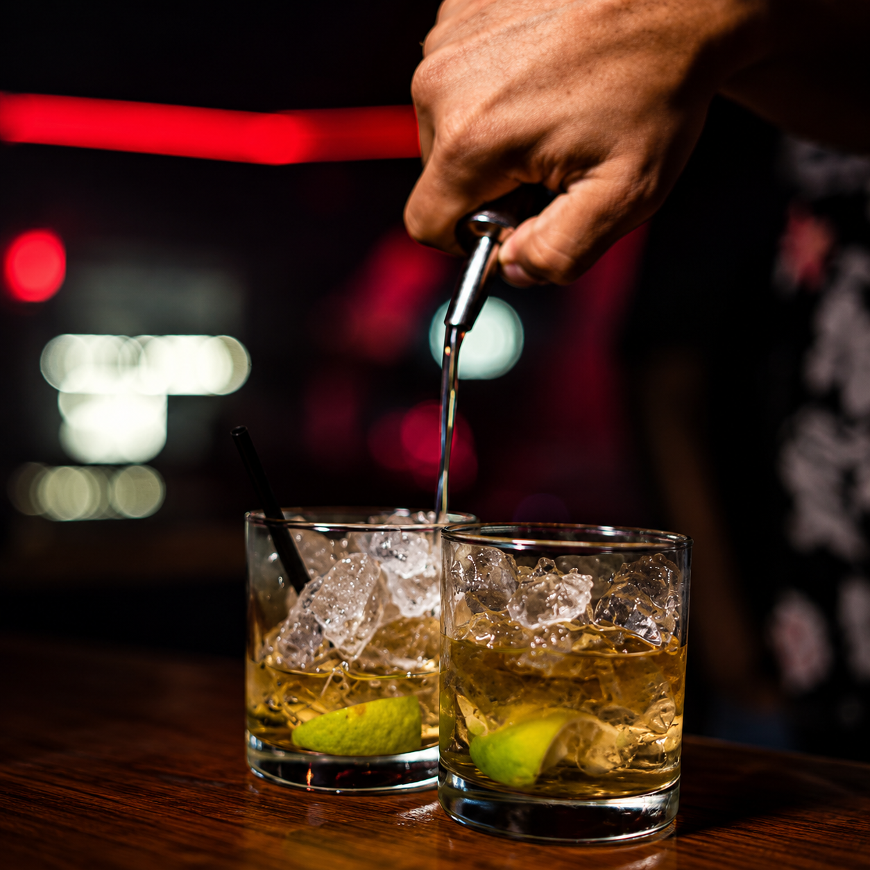 Open Bar de Ron y Vodka para 2 Personas por solo $15 en Red Club Casco