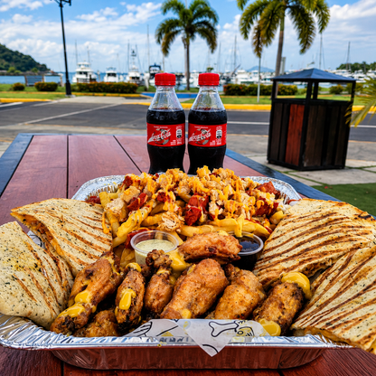 10 Wings o 10 Boneless + Salchipollo Gigante + 4 Quesadillas de Pollo + 2 Bebidas por solo $14 en Wild Wings PTY