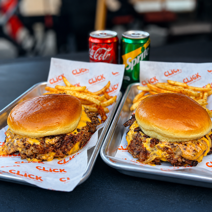 2 Click Special Burgers + Papitas + 2 Sodas por solo $10 en Click Burgers and Fries