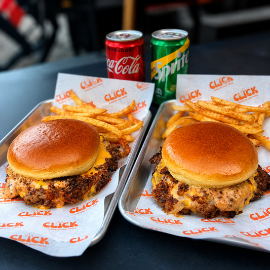 2 Click Special Burgers + Papitas + 2 Sodas por solo $10 en Click Burgers and Fries