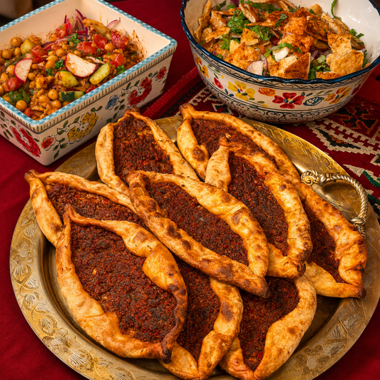 All You Can Eat Turco para 2 Personas con Shawarma, Pinchos, Pizzas Turcas y Té Caliente por $30 en Estambul Turkish Delight