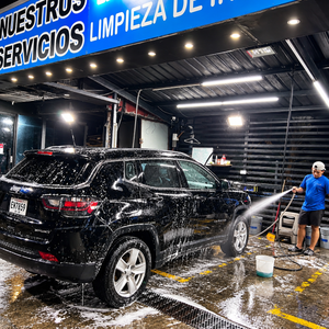 Lavado de Auto + Corte de Cabello + Cerveza o Soda por $10 en 75 Barber Sport