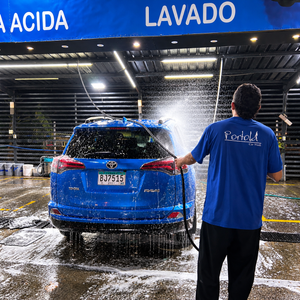 Lavado de Auto + Corte de Cabello + Cerveza o Soda por $10 en 75 Barber Sport
