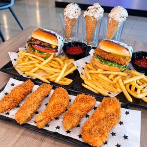 2 Burguers + Papas + Tenders + 3 Helados por $18