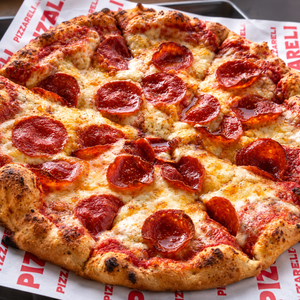 2 Pizzas Regulares + Entrada + 2 Bebidas por $15 en Pizzarella – Costa del Este y Vía Israel