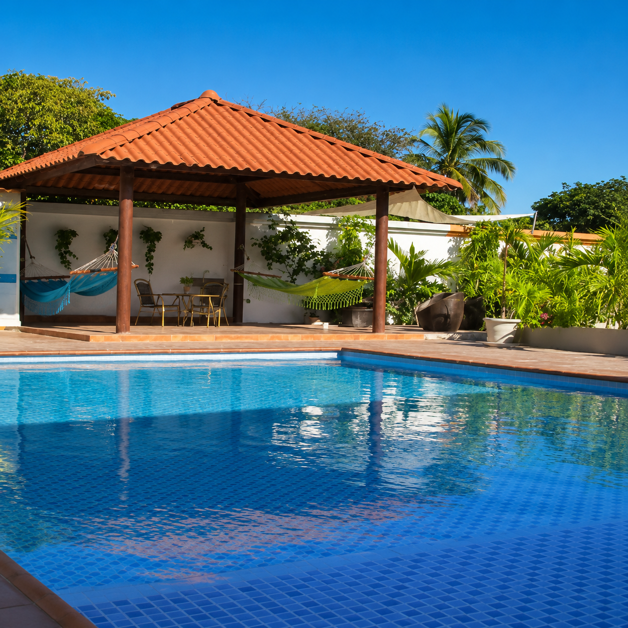 Pasadía para 2 Personas + Habitación + Piscina + Copas de Vino por solo $40 en Hotel Coronado Inn