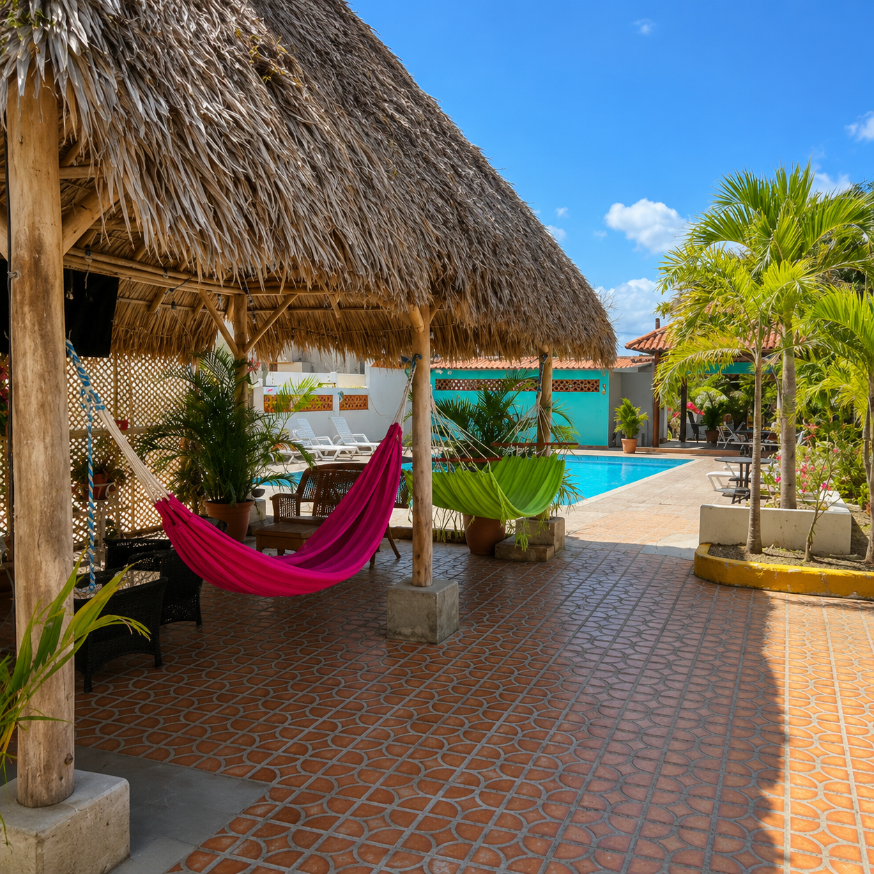 Pasadía para 2 Personas + Habitación + Piscina + Copas de Vino por solo $40 en Hotel Coronado Inn