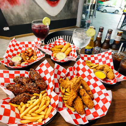 All You Can Drink + All You Can Eat de Alitas, Boneless, Chicharrón y más por solo $14.99 en Alitas Salvajes Pub