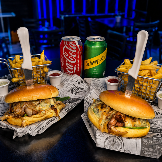 2 Burgers + Papas Fritas + 2 Sodas por solo $8 en Zone Xtreme VIP