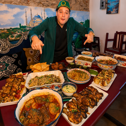 All You Can Eat Turco para 2 Personas con Shawarma, Pinchos, Pizzas Turcas y Té Caliente por $30 en Estambul Turkish Delight