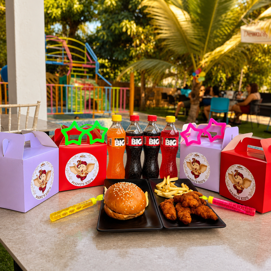 4 Menús Manus Kid + 2 Tickets de Piscina por solo $15 en Manu's Grill