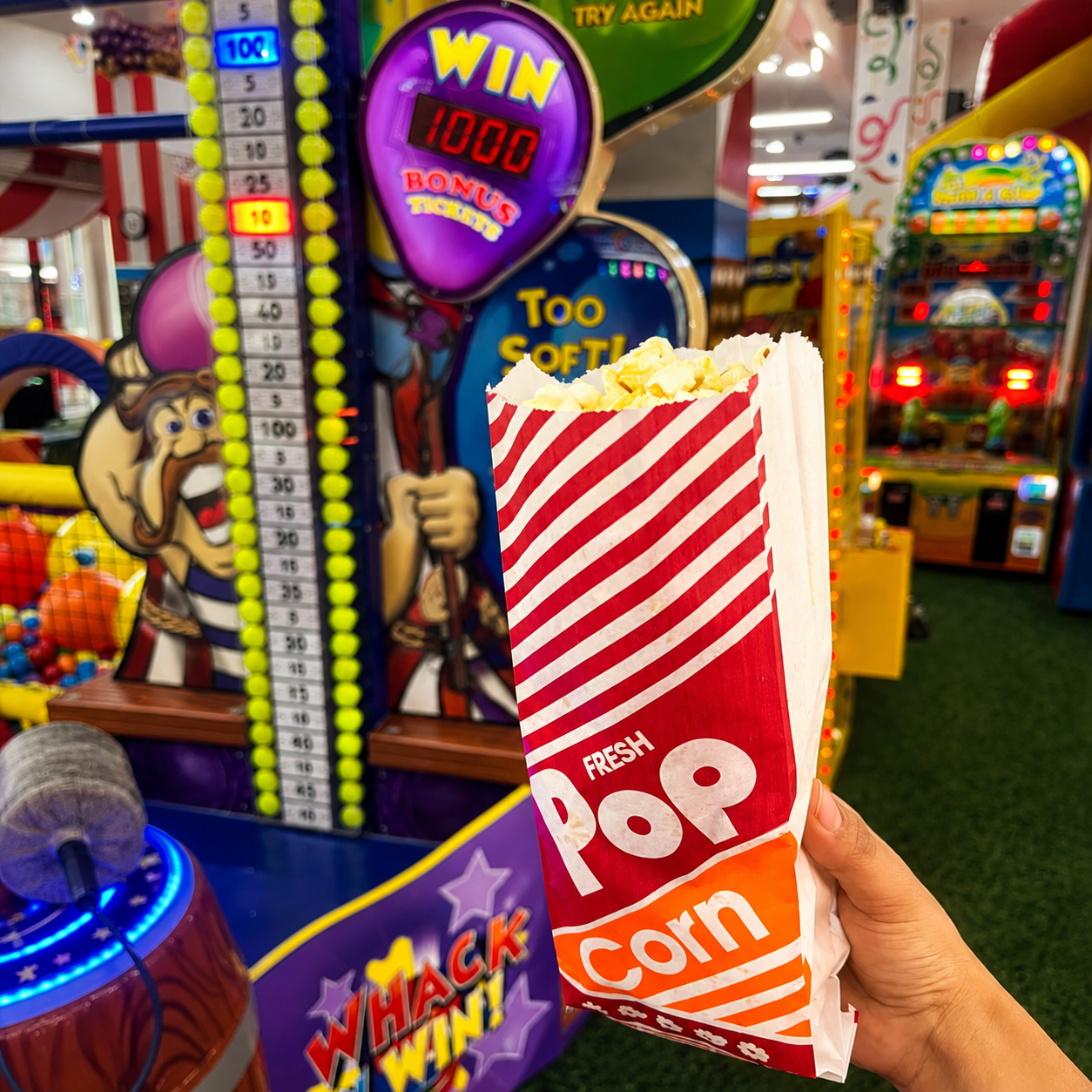 Paga solo $12 y recibe $25 en Crédito + 2 Palomitas o Algodones de Azúcar en Happy Time