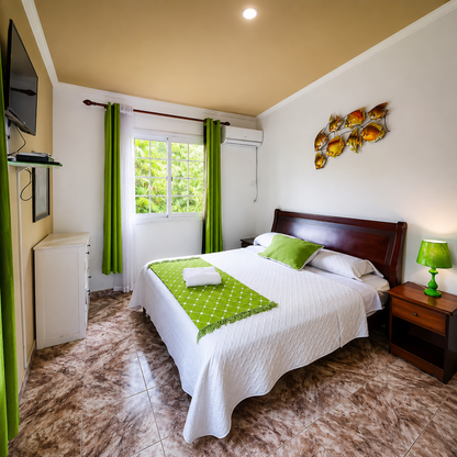 Estadía para 2 o 4 Personas con Desayuno Incluido desde solo $55 por noche en Bay View Hotel