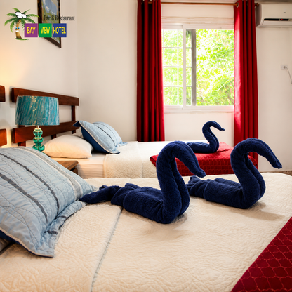 Estadía para 2 o 4 Personas con Desayuno Incluido desde solo $55 por noche en Bay View Hotel