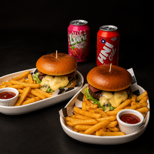 2 Burgers Clásicas + 2 Ordenes de Papas Fritas + 2 Sodas por solo $10 en Salchipaisitas