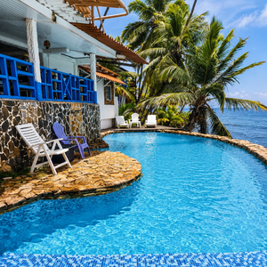 Pasadía + Almuerzo Caribeño + Soda por $25 en Hotel Sister Moon