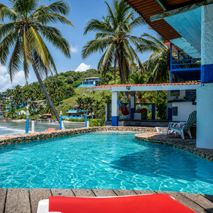 Pasadía + Almuerzo Caribeño + Soda por $25 en Hotel Sister Moon