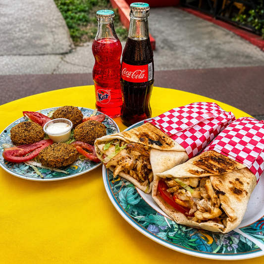 2 Shawarmas de Pollo + 4 Falafel + 2 Sodas por solo $10 en Shawarma Al Nour