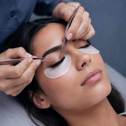 Depilación y Diseño de Cejas + Pestañas Pelo a Pelo por solo $20 en Luz y Sal Estética