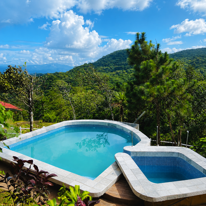 Escápate a Cerro Azul + 2 Desayunos + Piscina Climatizada y Zipline para 2 personas por $39.95 en Hacienda Mi Montañita