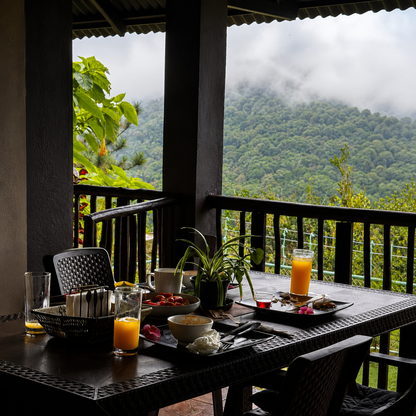 Escápate a Cerro Azul + 2 Desayunos + Piscina Climatizada y Zipline para 2 personas por $39.95 en Hacienda Mi Montañita