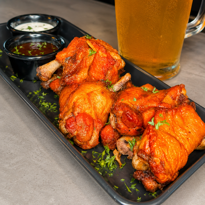 Jarra de Cerveza Artesanal + 10 Deliciosas Wings por $15 en Hops Panamá